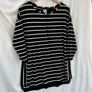 Chico’s Zenergy Black with white stripes top, XL (3), long, soft and comfy